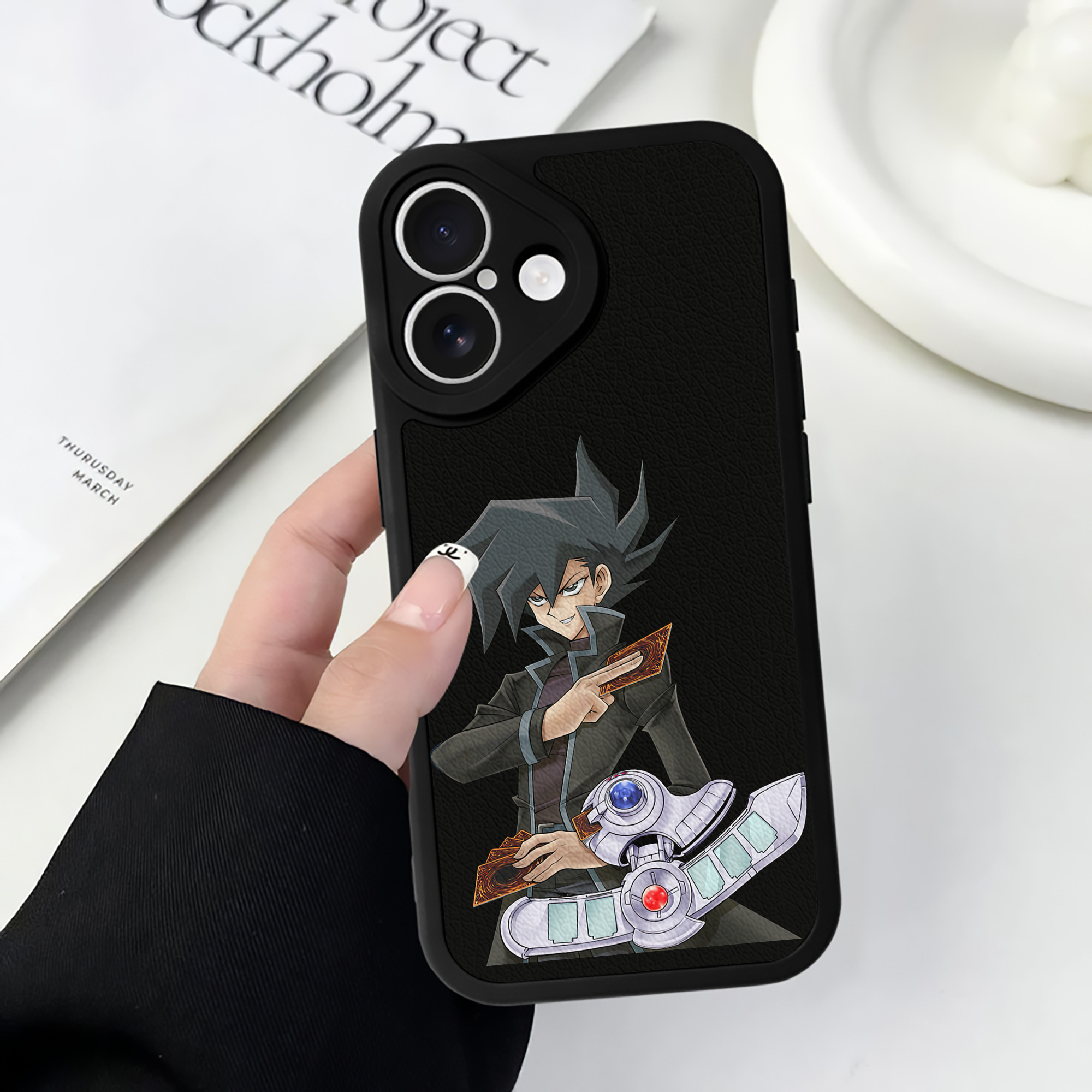 遊☆戯☆王 Yu-Gi-Oh! 【iPhone 16シリーズ対応】シリコンスマホケース（レザー調） 材質：シリコン